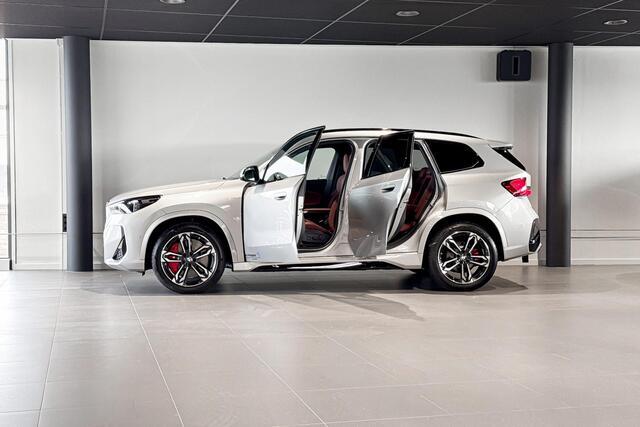 BMW iX1 eDrive20 67 kWh | M Sport | Glazen Panoramadak | Harman Kardon | Trekhaak |