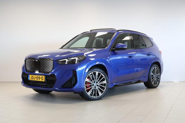 BMW iX1 xDrive30 67 kWh M Sport Edition - Pano - Trekhaak - Head-Up