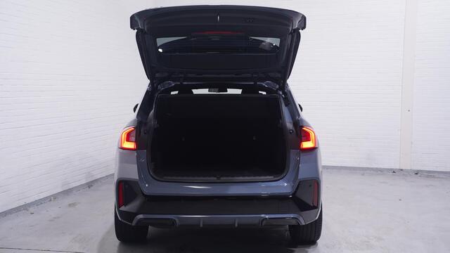 BMW iX1 xDrive30 Launch Edition 67 kWh Shadow-Line NAP Rijklaar Accucertificaat 99%