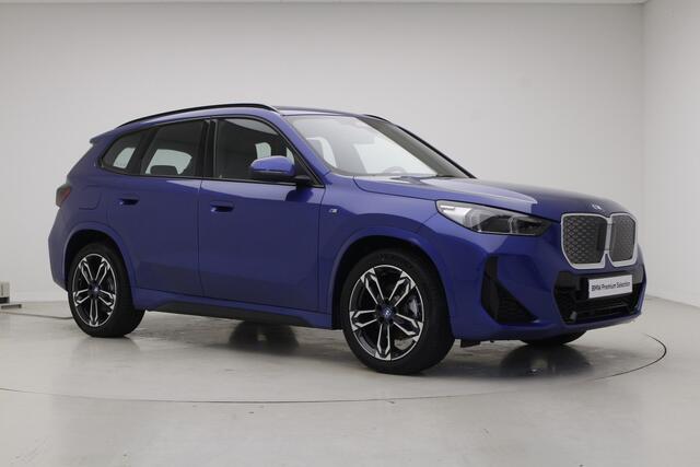 BMW iX1 eDrive20 67 kWh M-Sport | 19" | Trekhaak | Panorama | Premium Pack | Voorbereiding Driving Assistant Plus | | Nu voor 43.895,-