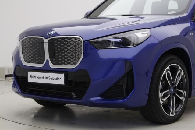 BMW iX1 eDrive20 67 kWh M-Sport | 19" | Trekhaak | Panorama | Premium Pack | Voorbereiding Driving Assistant Plus | | Nu voor 43.895,-