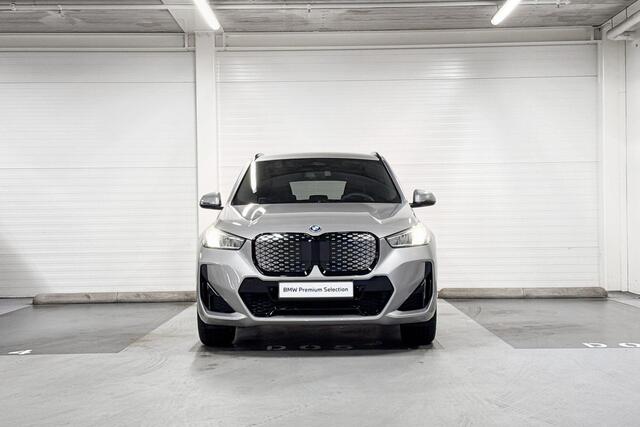 BMW iX1 eDrive20 | M-Sport | Driving Assistant | Parking Assistant | Stoelverwarming | Trekaak