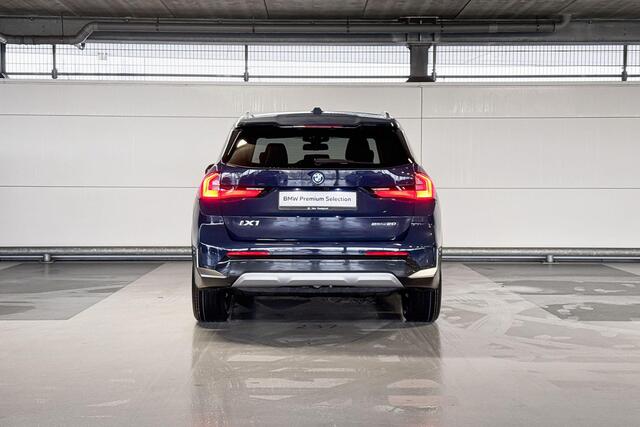 BMW iX1 eDrive20 Pure Edition 67 kWh | xLine | Premium Pack | Trekhaak