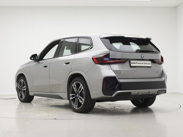 BMW iX1 eDrive20 67 kWh M-Sport | Panorama | Voorbereiding Driving Assistant Plus