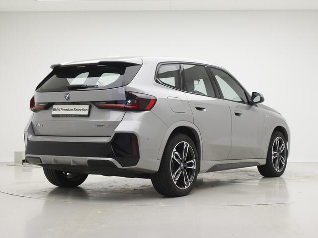 BMW iX1 eDrive20 67 kWh M-Sport | Panorama | Voorbereiding Driving Assistant Plus