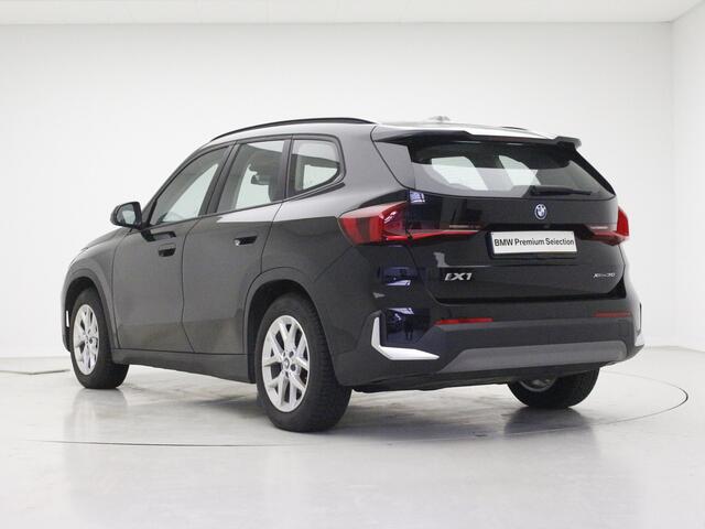 BMW iX1 xDrive30 67 kWh | Camera | Stoelverwarming | M Adaptief onderstel | Winter+Zomerset