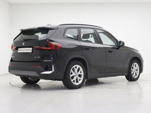 BMW iX1 xDrive30 67 kWh | Camera | Stoelverwarming | M Adaptief onderstel | Winter+Zomerset