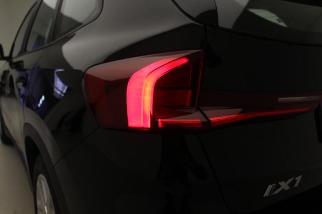 BMW iX1 xDrive30 67 kWh | Camera | Stoelverwarming | M Adaptief onderstel | Winter+Zomerset