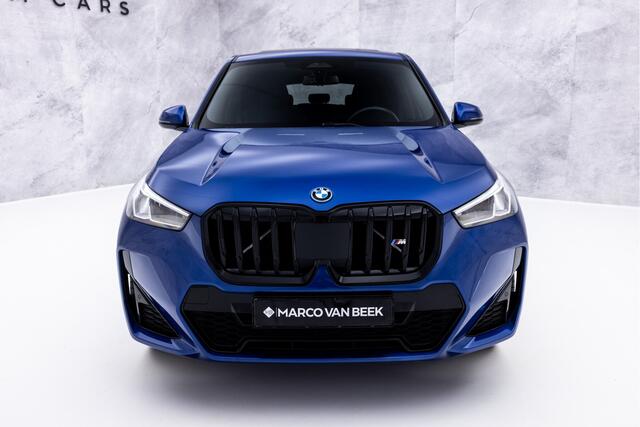 BMW iX1 xDrive30 Launch Edition 67 kWh M-Sport | Pano | Memory | Harman-Kardon