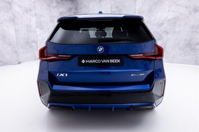 BMW iX1 xDrive30 Launch Edition 67 kWh M-Sport | Pano | Memory | Harman-Kardon