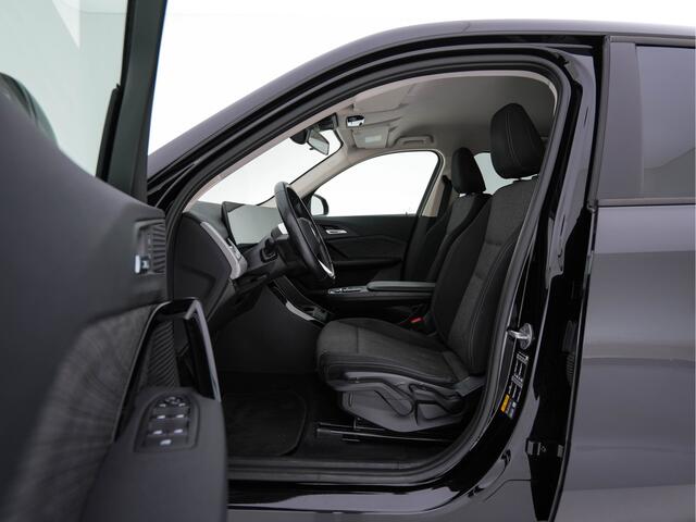 BMW iX1 xDrive30 Launch Edition 67 kWh [ 3-Fase ] {SOH-100%} (INCL-BTW) Aut. *FULL-LED | DIGI-COCKPIT | DAB+ | NAVI-FULLMAP | PRIVACY-GLASS | COMFORT-SEATS | ECC | PDC | CRUISE | 18''ALU*