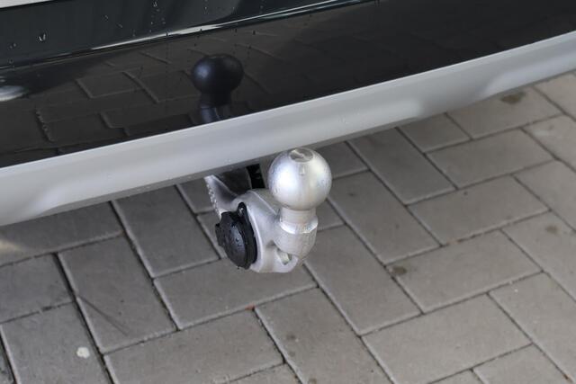 BMW iX1 eDrive20 67 kWh M Sport Edition | Glazen Panoramadak | Trekhaak Elektrisch | Stuur- en stoelverwarming | Stoelen Elektrisch met Massage | Active Cruise Control | Head-Up Display | Harman Kardon