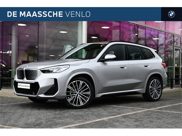 BMW iX1 eDrive20 M Sport / Sportstoelen / M Adaptief onderstel / Harman-Kardon / Achteruitrijcamera / Stoelverwarming
