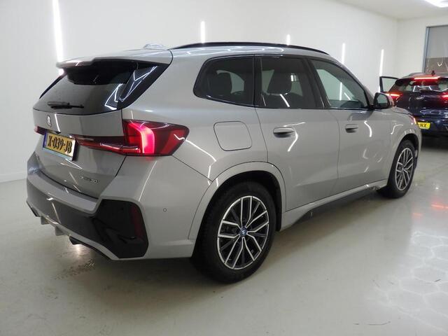 BMW iX1 XDRIVE30 LAUNCH EDITION 67 KWH I M-SPORTPAKKET I 99% SOH I APPLE CARPLAY I P-CAMERA