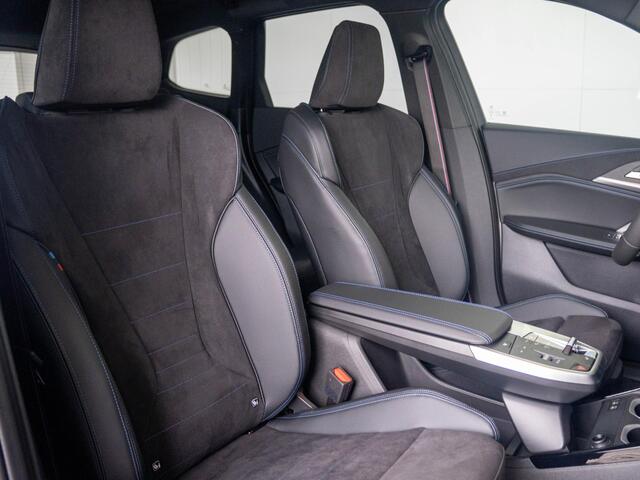 BMW iX1 eDrive20 | M Sportpakket Pro | Premium Pack | Stuurwielrand verwarmd | Comfort Access | Achteruitrijcamera | Panoramadak | Stoelverwarming | Trekhaak