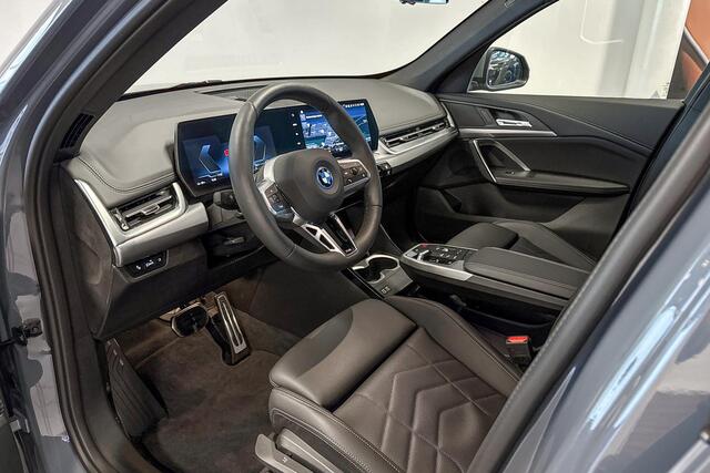 BMW iX1 xDrive30 67 kWh | M Sport | Stoelverwarming | Driving Assistant Plus |