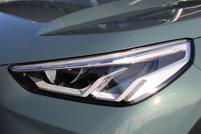 BMW iX1 eDrive20 xLine / Sportstoelen / Achteruitrijcamera / Harman-Kardon / Stoelverwarming /