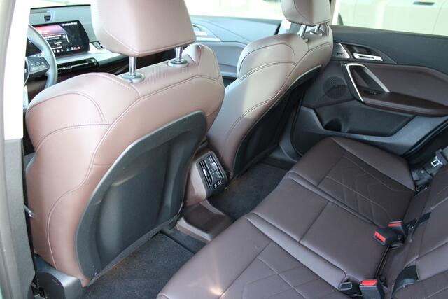 BMW iX1 eDrive20 xLine / Sportstoelen / Achteruitrijcamera / Harman-Kardon / Stoelverwarming /