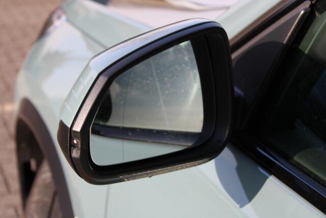 BMW iX1 eDrive20 xLine / Sportstoelen / Achteruitrijcamera / Harman-Kardon / Stoelverwarming /