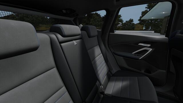 BMW iX1 eDrive20 M Sport / Panoramadak / Trekhaak / Sportstoelen / Achteruitrijcamera / M Adaptief onderstel / Adaptieve LED / Comfort Access