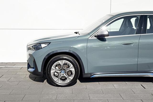 BMW iX1 xDrive30 Launch Edition 67 kWh