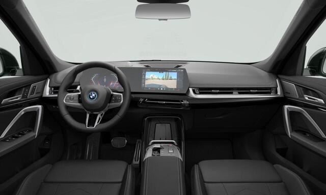 BMW iX1 eDrive20 67 kWh | M-Sport Pro | Adaptive Cruise| Trekhaak | Harman Kardon | Panoramadak | Elektrisch Verstelbare Stoelen | Massage |