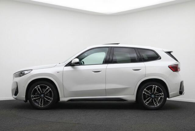 BMW iX1 30 xDrive M Sport 313 pk 100% SOH l Pano l Drive Assistant l Sha