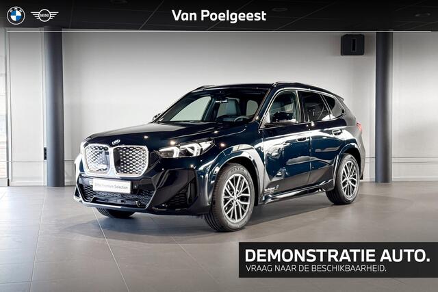 BMW iX1 eDrive20 | M Sport | Stoelverwarming | Premium Pack | Achteruitrijcamera |