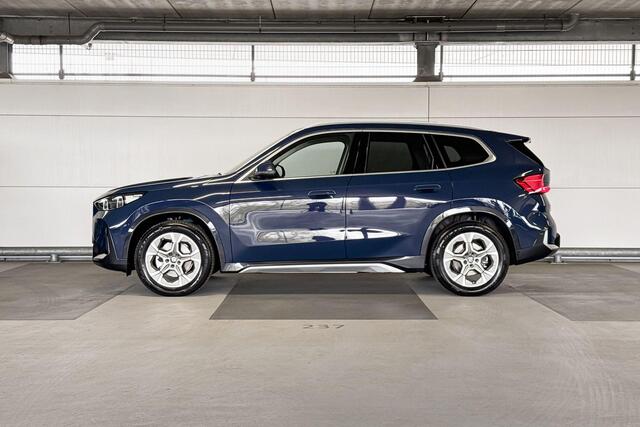 BMW iX1 eDrive20 Pure Edition 67 kWh | Driving Assistant | Trekhaak | Huisselectie