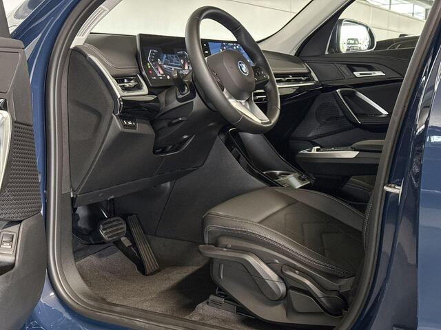 BMW iX1 eDrive20 Pure Edition 67 kWh | Driving Assistant | Trekhaak | Huisselectie