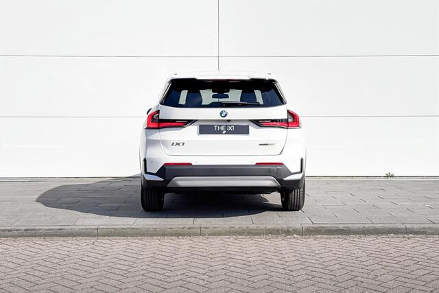 BMW iX1 Premium Pack | Travel Pack | Panoramadak | Selection 1500