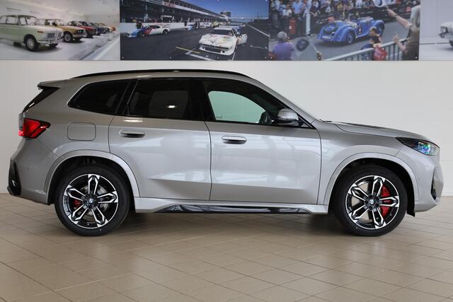 BMW iX1 eDrive20 | M Sportpakket Pro | Harman Kardon | Trekhaak | Comfort Pack