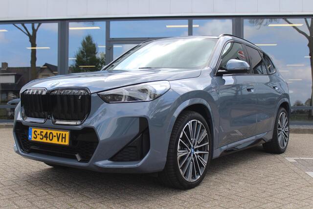 BMW iX1 xDrive30 67 kWh // M Sportpakket