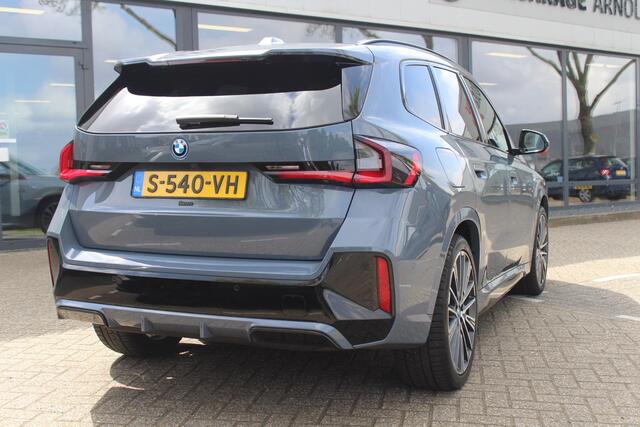 BMW iX1 xDrive30 67 kWh // M Sportpakket