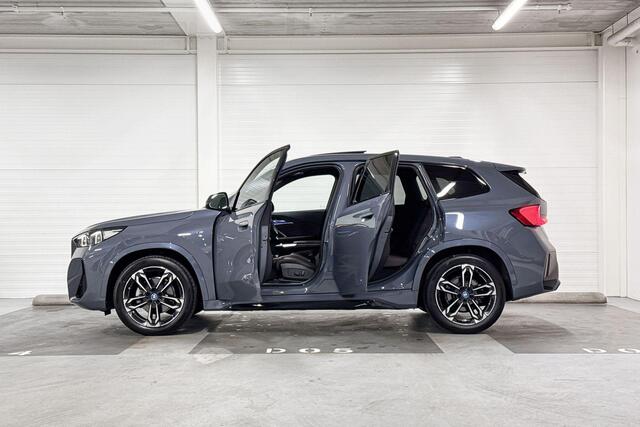 BMW iX1 eDrive20 | Head-Up Display | Harman Kardon | Panoramadak