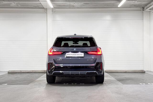 BMW iX1 eDrive20 | Head-Up Display | Harman Kardon | Panoramadak