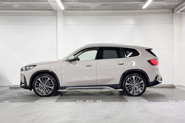 BMW iX1 eDrive20 | xLine | Travel Pack | Innovation Pack | Comfort Pack | Driving Assistant Professional | Parking Assistant Plus | Harman/Kardon | Panoramadak | Comfort Access