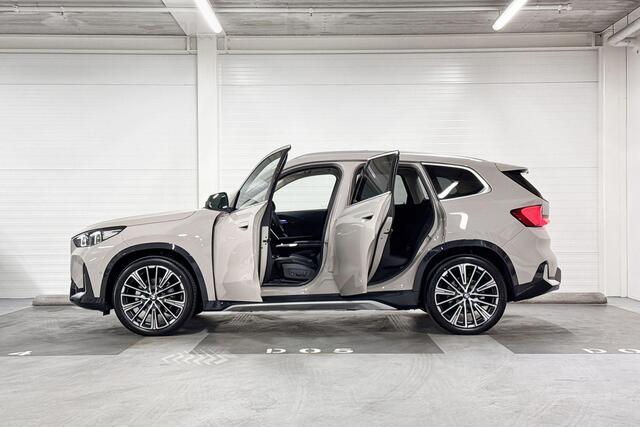 BMW iX1 eDrive20 | xLine | Travel Pack | Innovation Pack | Comfort Pack | Driving Assistant Professional | Parking Assistant Plus | Harman/Kardon | Panoramadak | Comfort Access