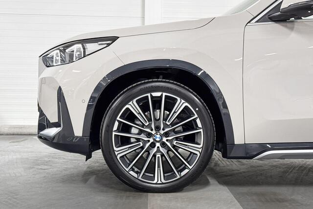 BMW iX1 eDrive20 | xLine | Travel Pack | Innovation Pack | Comfort Pack | Driving Assistant Professional | Parking Assistant Plus | Harman/Kardon | Panoramadak | Comfort Access
