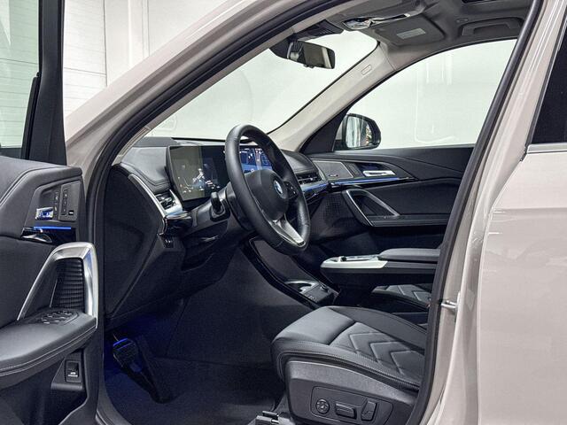 BMW iX1 eDrive20 | xLine | Travel Pack | Innovation Pack | Comfort Pack | Driving Assistant Professional | Parking Assistant Plus | Harman/Kardon | Panoramadak | Comfort Access