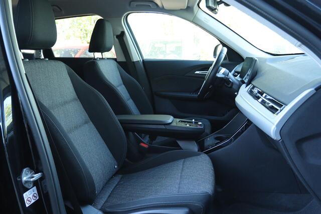 BMW iX1 XDRIVE30 67KWH LAUNCH EDITION | CARPLAY | CAMERA | KEY-LESS | FULL LED | VIRT. COCKPIT | STOELVERWARMING