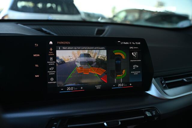 BMW iX1 xDrive30 M Sport / Panoramadak / Sportstoelen / Achteruitrijcamera / M Adaptief onderstel / Leder / 18" LMV