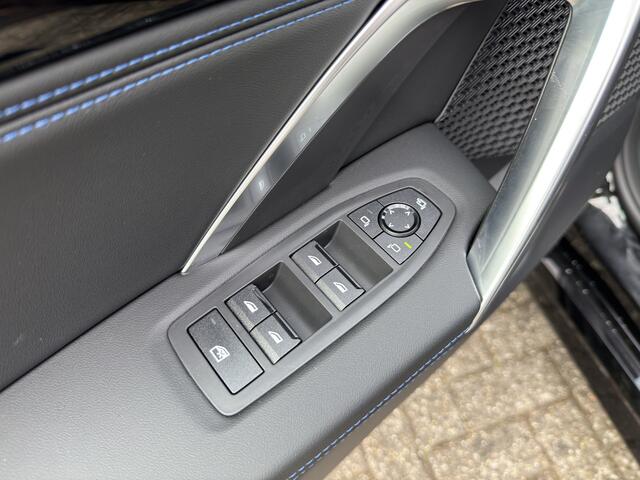 BMW iX1 eDrive20 | M-Sport | 18" | Camera | Comfort Acces | Draadloos laden | Sportstoel | Stoelverw.