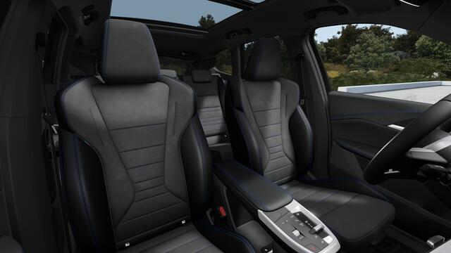 BMW iX1 eDrive20 M Sport / Panoramadak / Trekhaak / Sportstoelen / Comfort Access / Head-Up / Parking Assistant Plus / M Adaptief onderstel