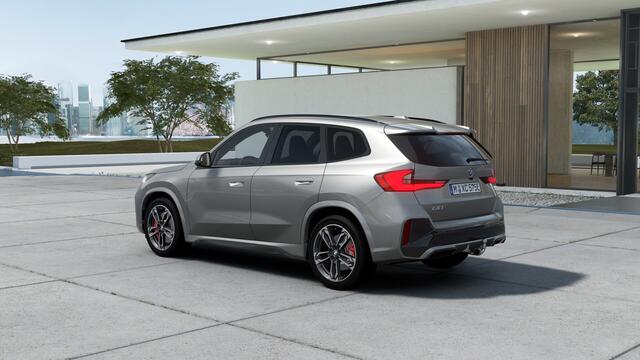 BMW iX1 eDrive20 M Sport / Panoramadak / Trekhaak / Sportstoelen / Head-Up / M Adaptief onderstel / Adaptieve LED / Parking Assistant Plus