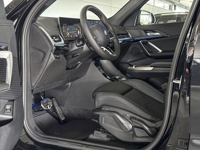 BMW iX1 eDrive20 67 kWh M Sport Edition | M Sportpakket | Premium Pack | Travel Pack | Trekhaak | Huisselectie
