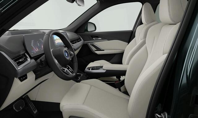 BMW iX1 eDrive20 67 kWh M Sport Edition Panoramadak - Sportstoelen - Elektrisch verwarmde voorstoelen - Getinte Ruiten - Parking/Driving Assistant Plus - Head up - Comfort Access -