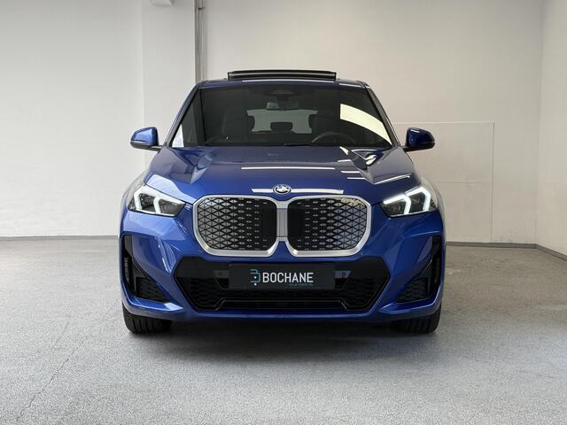 BMW iX1 eDrive20 67 kWh M-Sport | SOH 98% | PANO | CAMERA | CARPLAY |