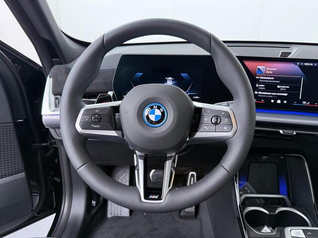 BMW iX1 eDrive20 67 kWh M Sport Edition | Comfort Access | Elektrisch bediende stoel | Massage | Panoramadak | Adaptive Cruise |