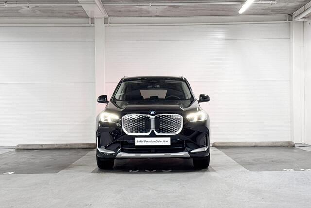 BMW iX1 eDrive20 Pure Edition | xLine | Comfort Access | Trekhaak | Stoelverwarming | Stoelverwarming | Huisselectie